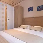 מלון Du Moulin D'or 3*